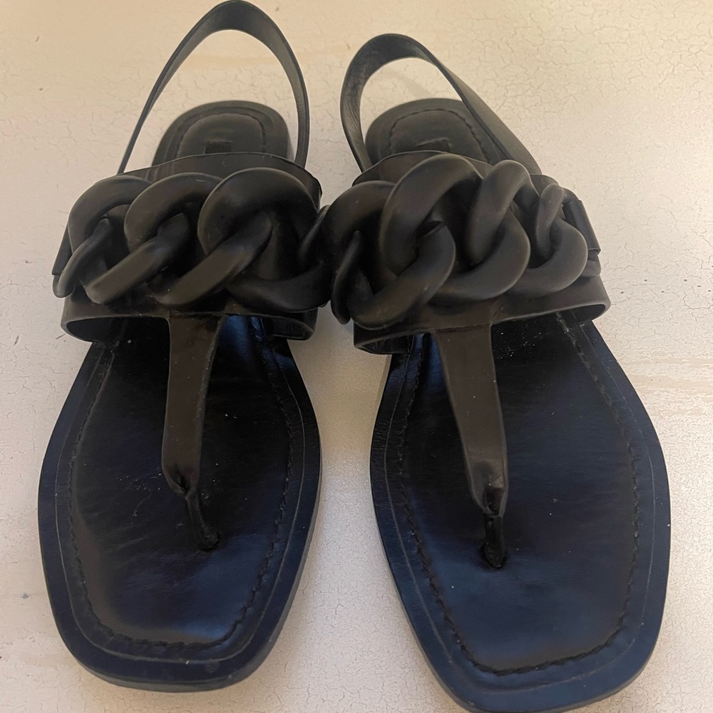 Chic Black Leather Women's Sandals with Chunky Chain Detail